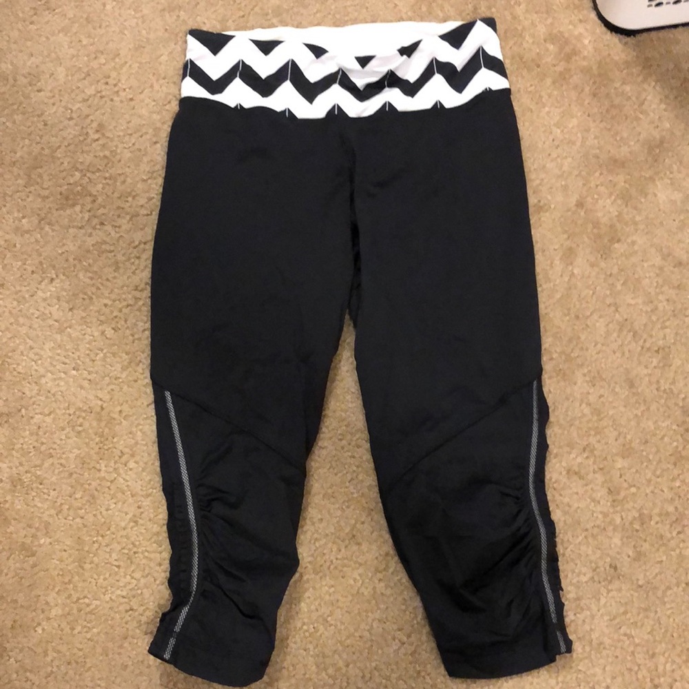 Lululemon size 6 leggings. worn once.